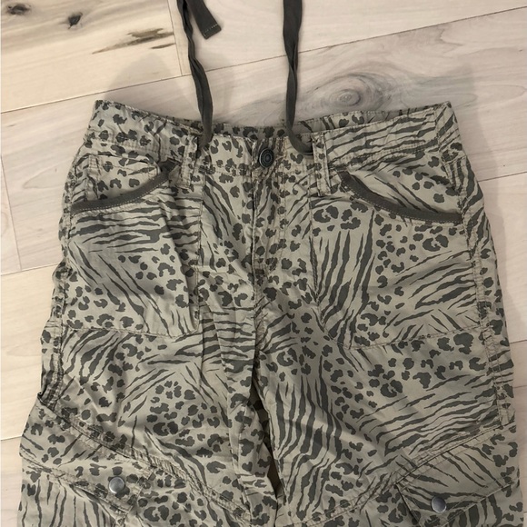 London Jean Cotton Cargo Style Capris 2 - Picture 11 of 16